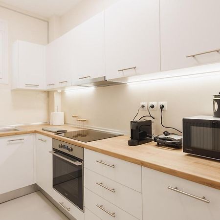 Fully Renovated Luxurious Semi-Basement Studio Athena Bagian luar foto