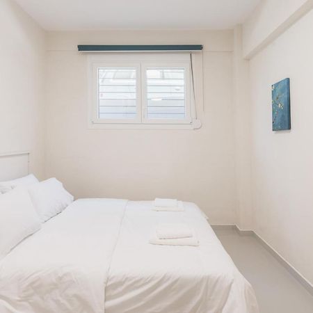 Fully Renovated Luxurious Semi-Basement Studio Athena Bagian luar foto