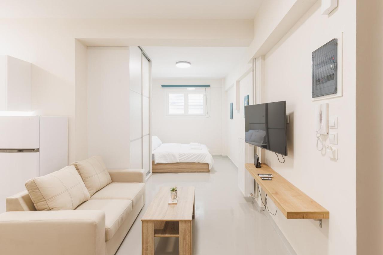 Fully Renovated Luxurious Semi-Basement Studio Athena Bagian luar foto