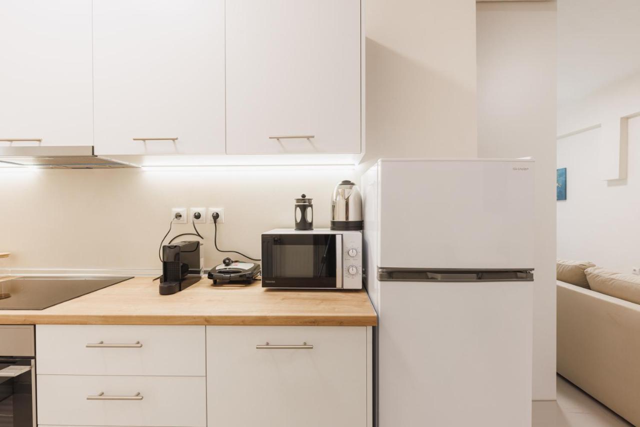 Fully Renovated Luxurious Semi-Basement Studio Athena Bagian luar foto