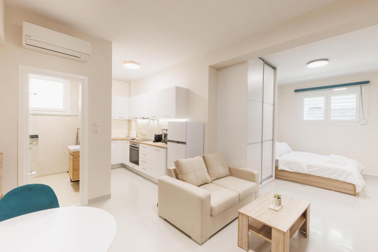 Fully Renovated Luxurious Semi-Basement Studio Athena Bagian luar foto